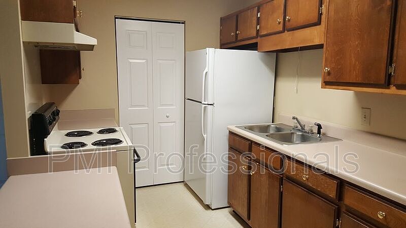 2nd image of 215 N Baird Ln APT 3