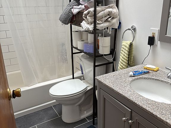 5th image of 128 Coles St #5