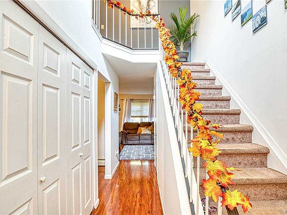 4th image of 63 Cobbleridge Ln