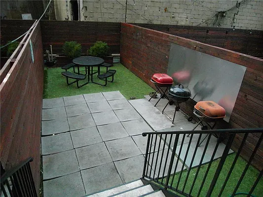 Rented by R New York | media 30