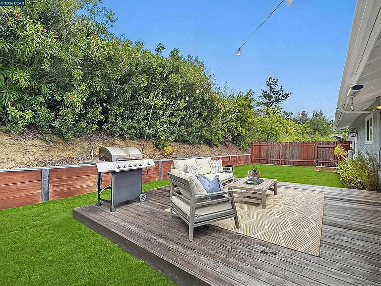 8 Cherry Hills Ct — Photo 6