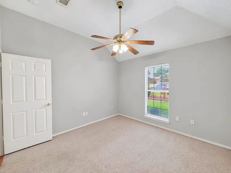 7601 King Arthur Rd — Photo 12