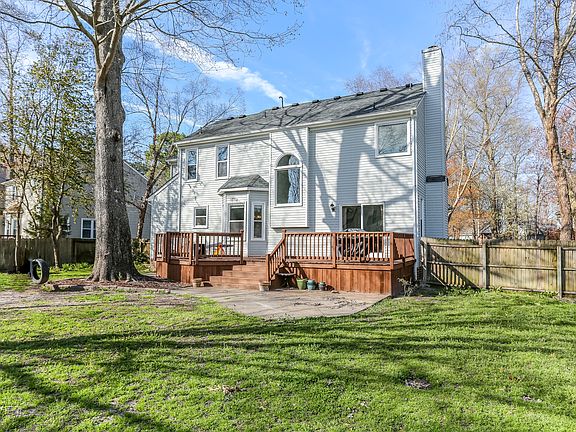 4th image of 916 Larkspur Ln