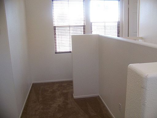 4th image of 845 E Iris Ln