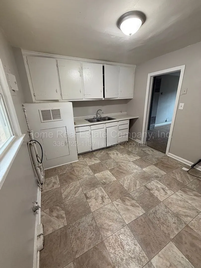 1447 Clark Avenue Apt A — Photo 1