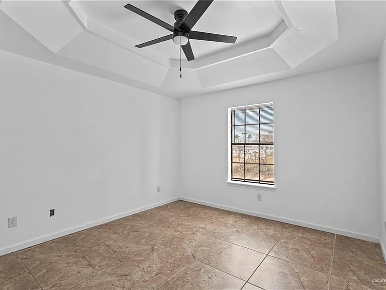 112 E Peter St #3 — Photo 9