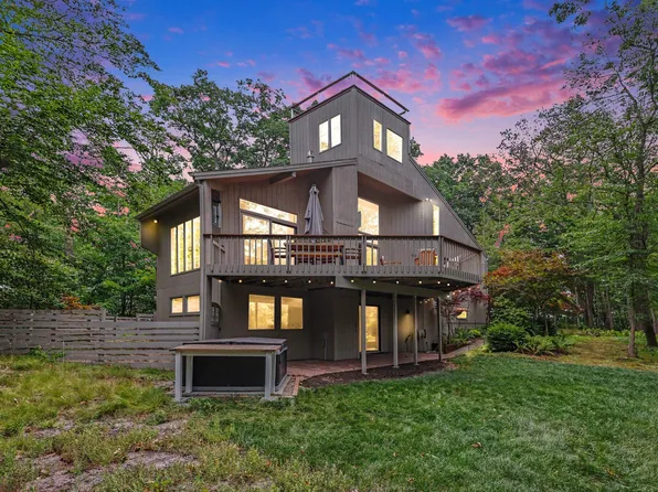 17950 Holcomb Rd, Grand Haven, MI 49417