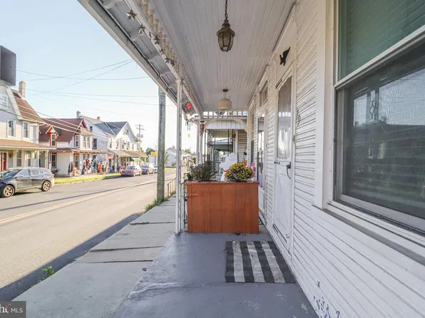 79 E Main St, Newmanstown, PA 17073