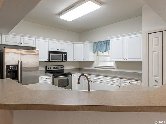 5th image of 10557 NW 29th Ln
