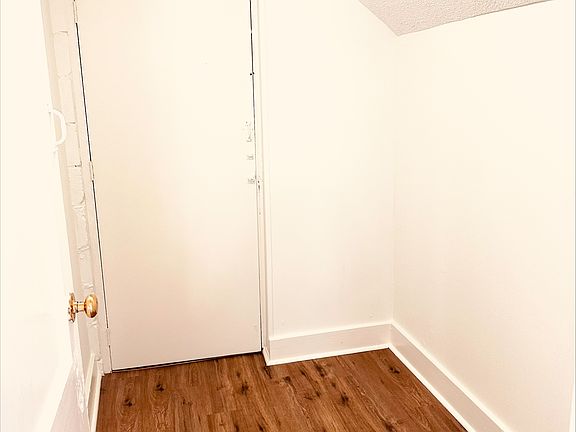 5th image of 222 18th St APT C