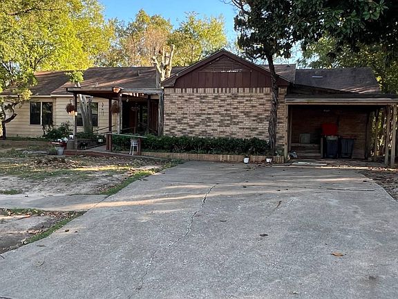 3rd image of 907 W School St