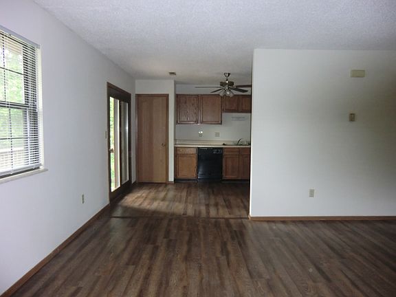 2nd image of 18 Cherry Tree Ln #18