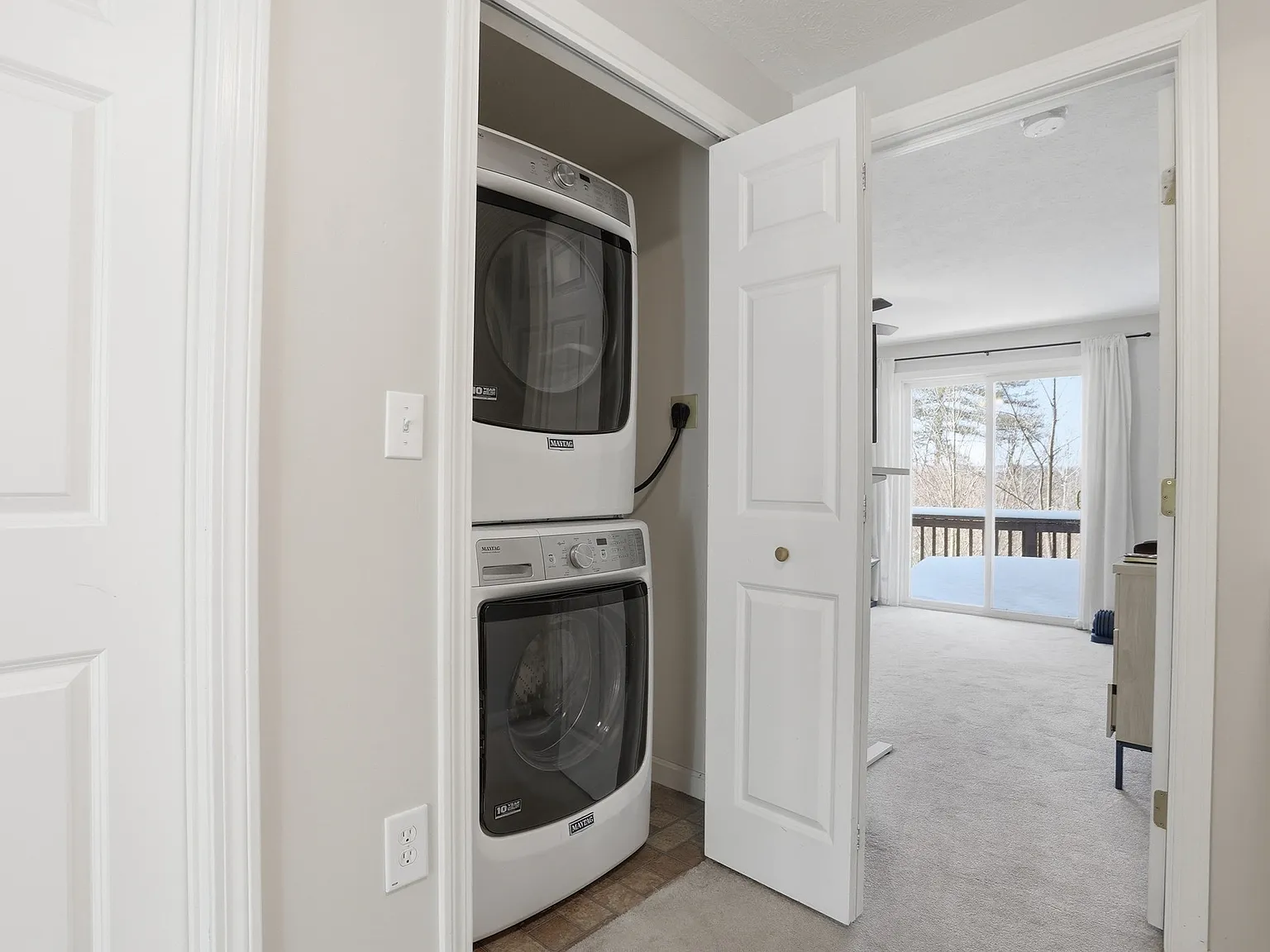 3 bed, 1.5 bath, 1638 sqft, $2,900 — Photo 2