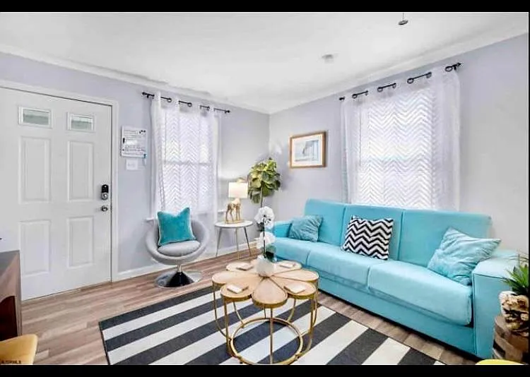 202 N Sacramento Ave #2 — Photo 4