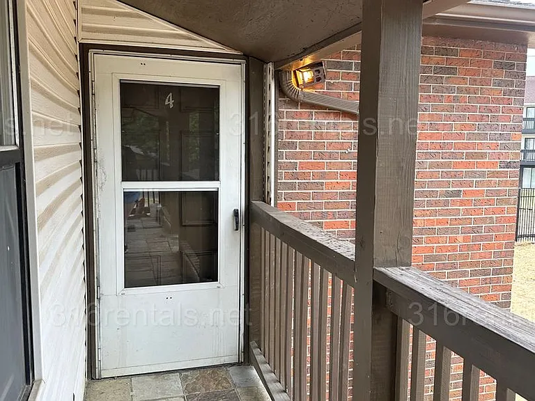 369 E Marion Ct #4 — Photo 2
