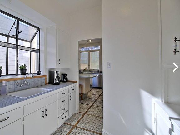 5th image of 740 Wisconsin St