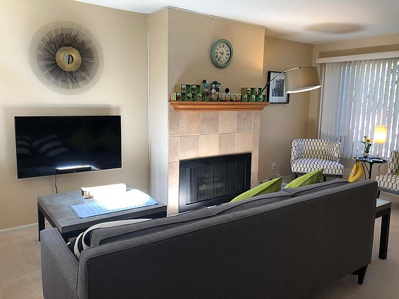 2nd image of 365 Mariposa Ave APT E
