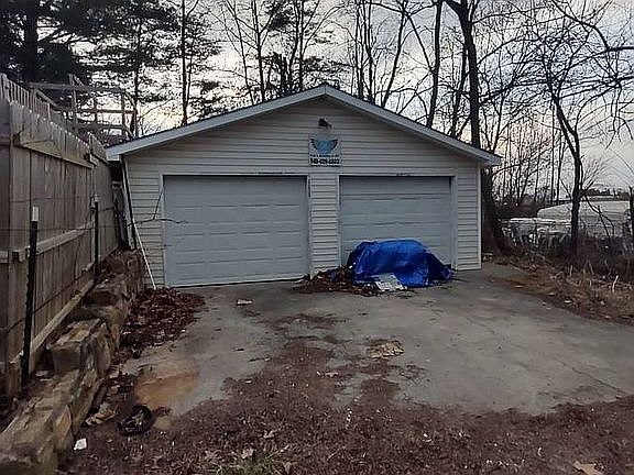 3rd image of 2080 Geneva St