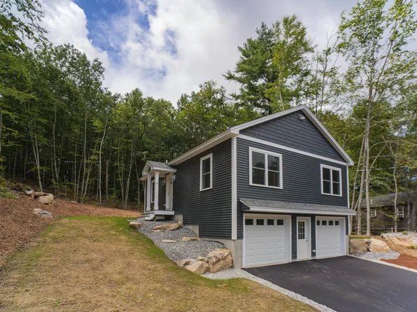 35 Holts Point Road, Sandown, NH 03873