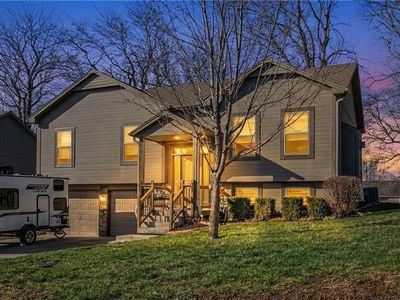 809 Colonial Dr, Pleasant Hill, MO, 64080