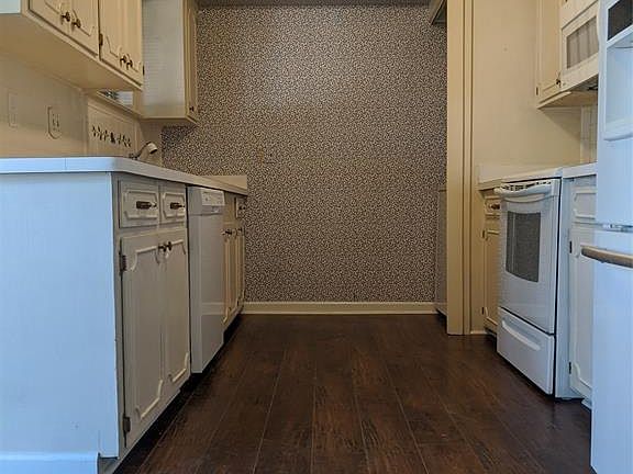 3rd image of 8526 Baltimore Dr APT 201
