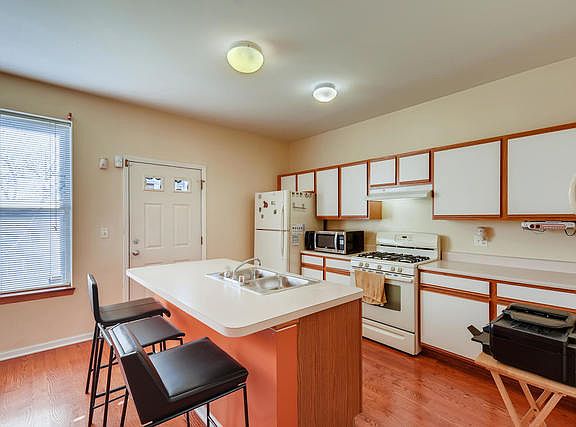 4th image of 10549 S Edbrooke Ave
