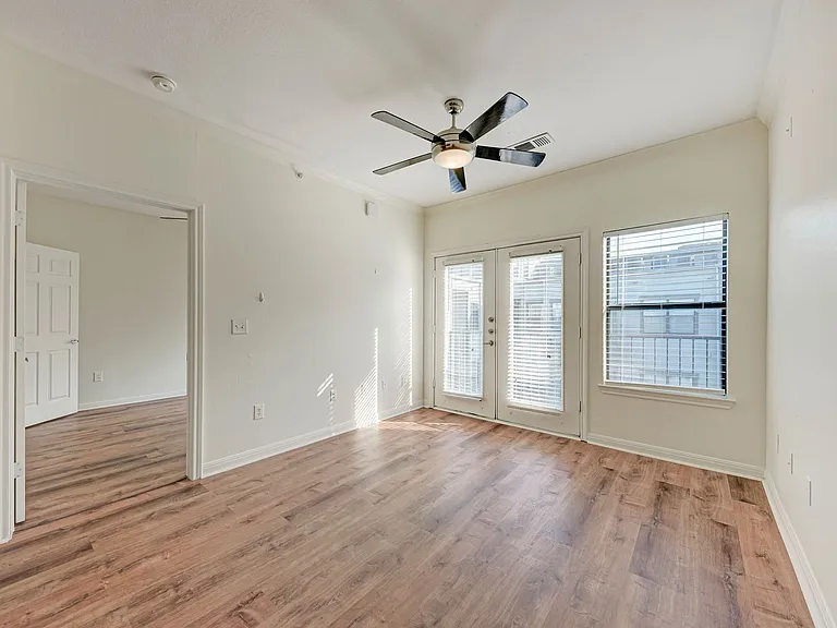 2502 Leon St #518 — Photo 5