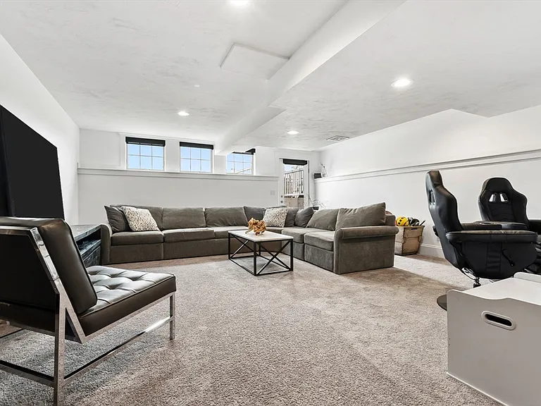 4 Gabaree Ct — Photo 37