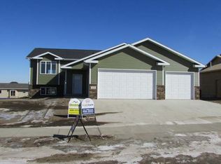 320 Keidel Trl, Mandan, ND 58554