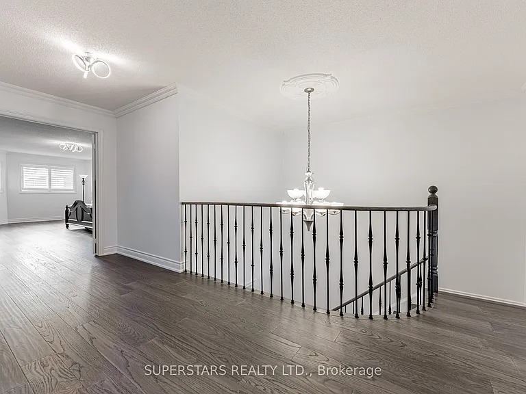 71 Landsdown Cres — Photo 13