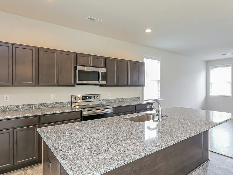 144 Valley Creek Dr — Photo 6
