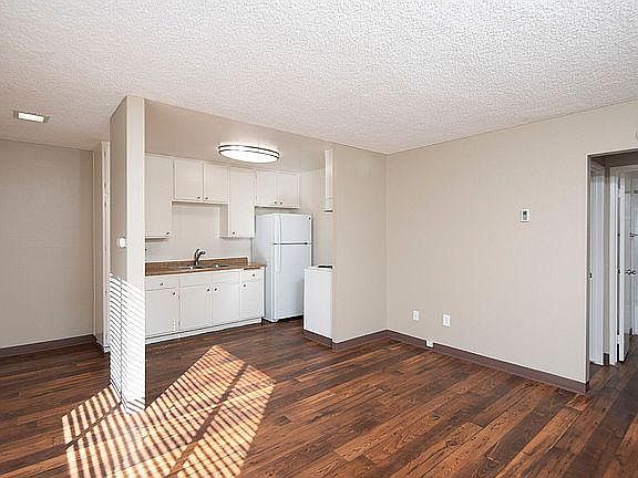 4th image of 1550 Hornblend St