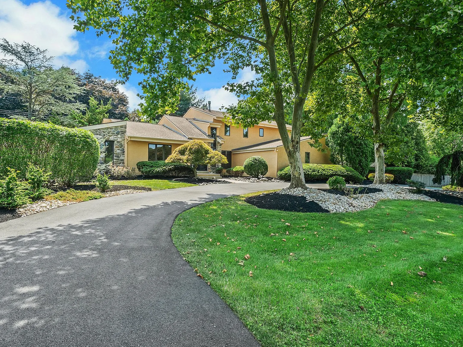 4 bed, 3.5 bath, 3479 sqft, $4,850 — Photo 3