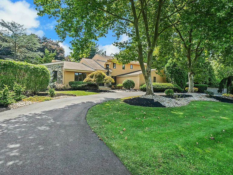 468 Long Ln #1 — Photo 3