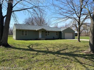 8060 E Newburg Rd, Durand, MI 48429