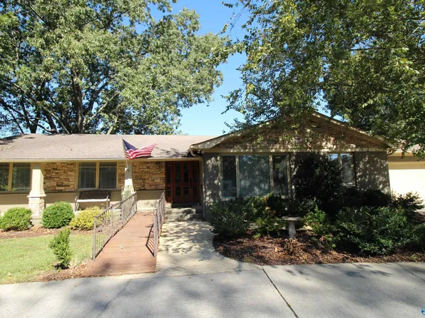 725 Lily Flagg Rd SE, Huntsville, AL 35802