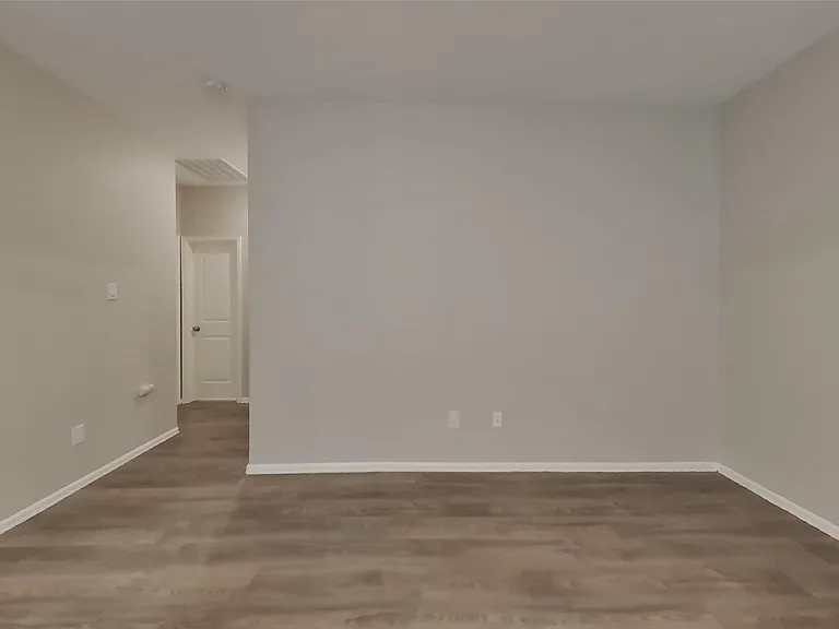 210 Pine Cavern Dr — Photo 2