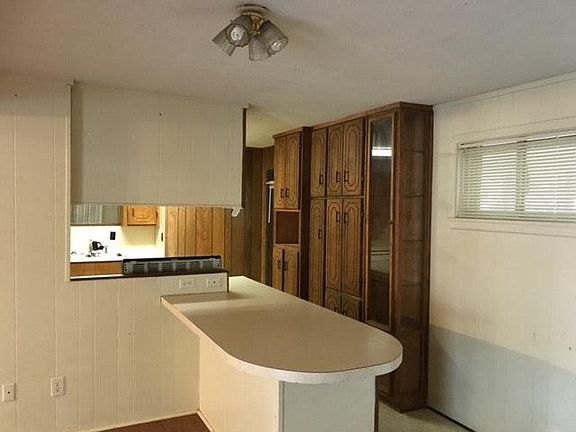 5th image of 802 Hawkins Ave