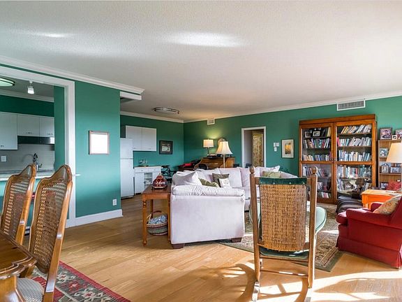 4th image of 1960 N Parkway Ave #906