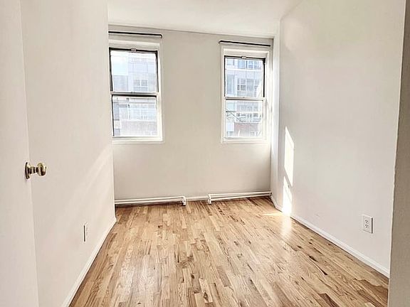 4th image of 394 Manhattan Ave #3R