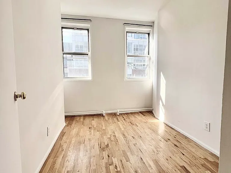 394 Manhattan Ave #3R — Photo 4