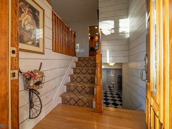 4th image of 4 Fern Ln