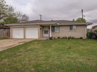 827 NW 15th St, Moore, OK 73160