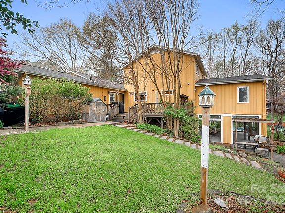 5th image of 8133 Strawberry Ln