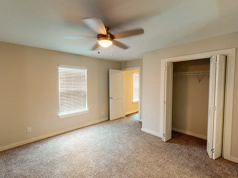 Midtown Apartments — Photo 10