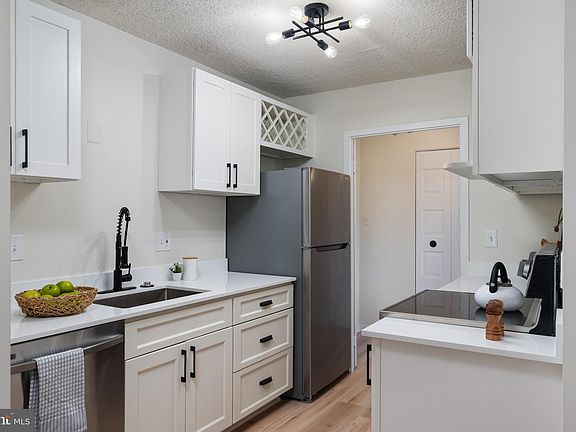 2nd image of 5300 Columbia Pike APT 1007