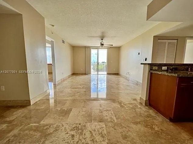 Breeze Condo — Photo 4