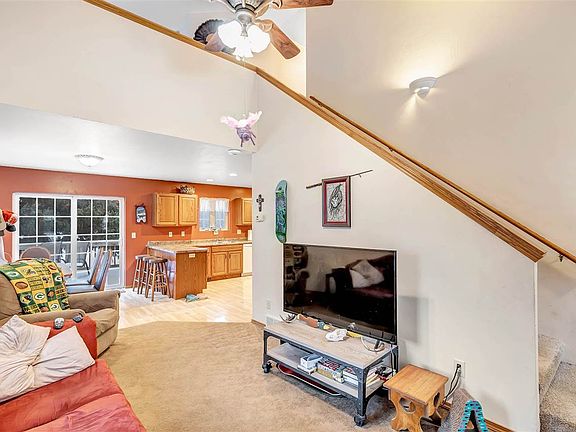 2nd image of 2447 Deckner Ave