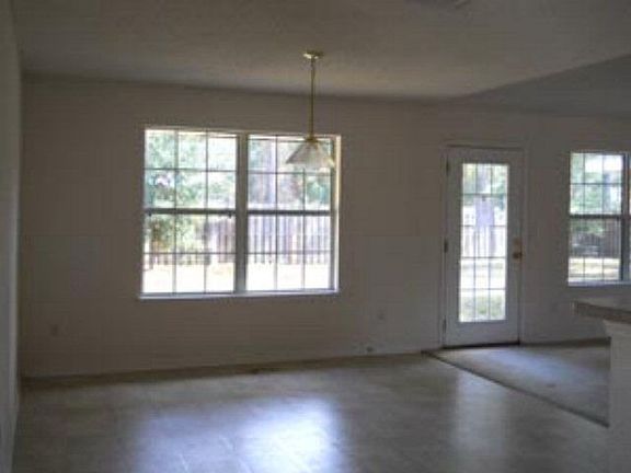 5th image of 30 Louisville Dr