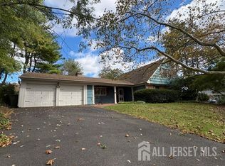 14 Stratford Dr, Old Bridge, NJ 08857